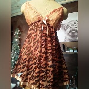 NWOT Gorgeous & Sexy Medium/Large Pink Lace Pink Tiger Stunning lingerie